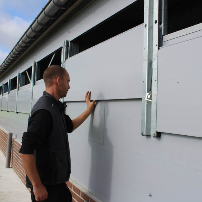 Bang voor kou in uw kalverhuisvesting? Slechte lucht schaadt meer